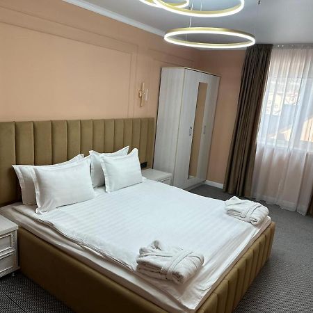 Hôtel Voyazh à Taraz Extérieur photo