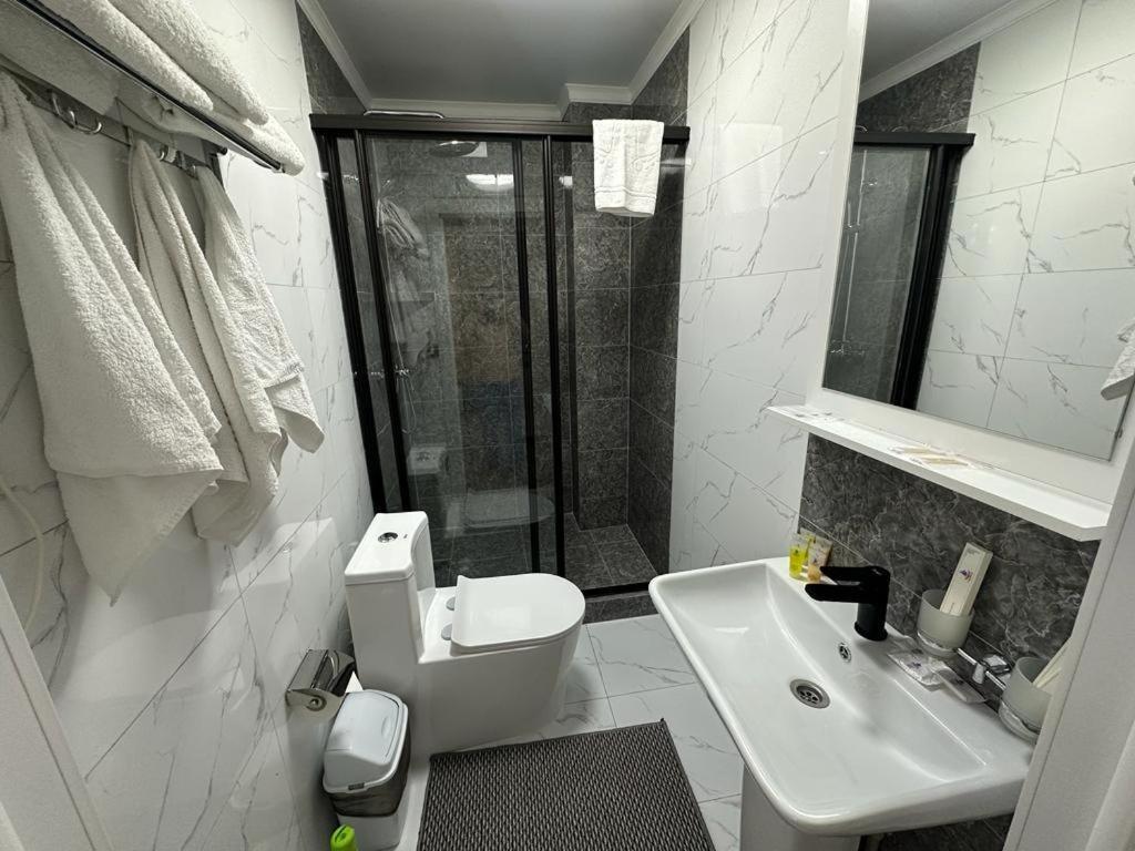 Hôtel Voyazh à Taraz Extérieur photo