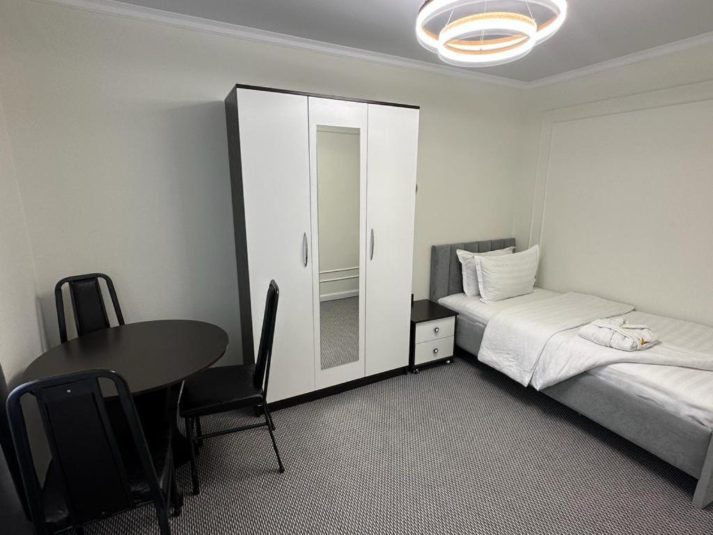 Hôtel Voyazh à Taraz Extérieur photo