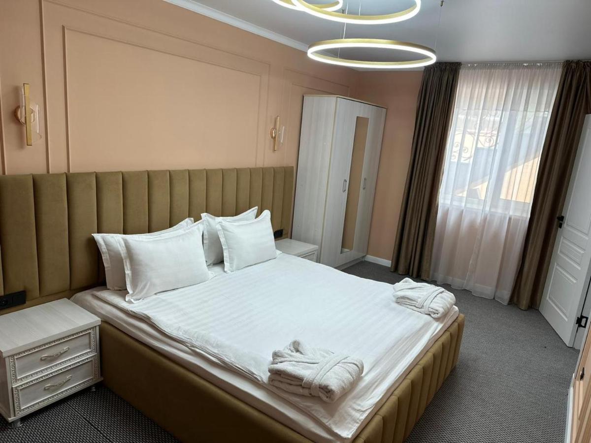 Hôtel Voyazh à Taraz Extérieur photo